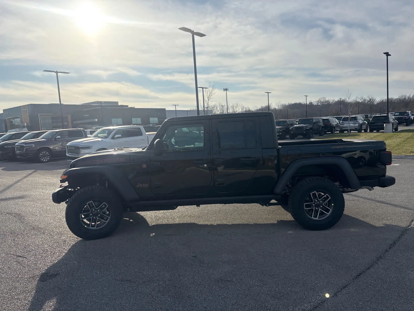 New 2026 Black Clear-Coat Exterior Paint Jeep Mojave image 5