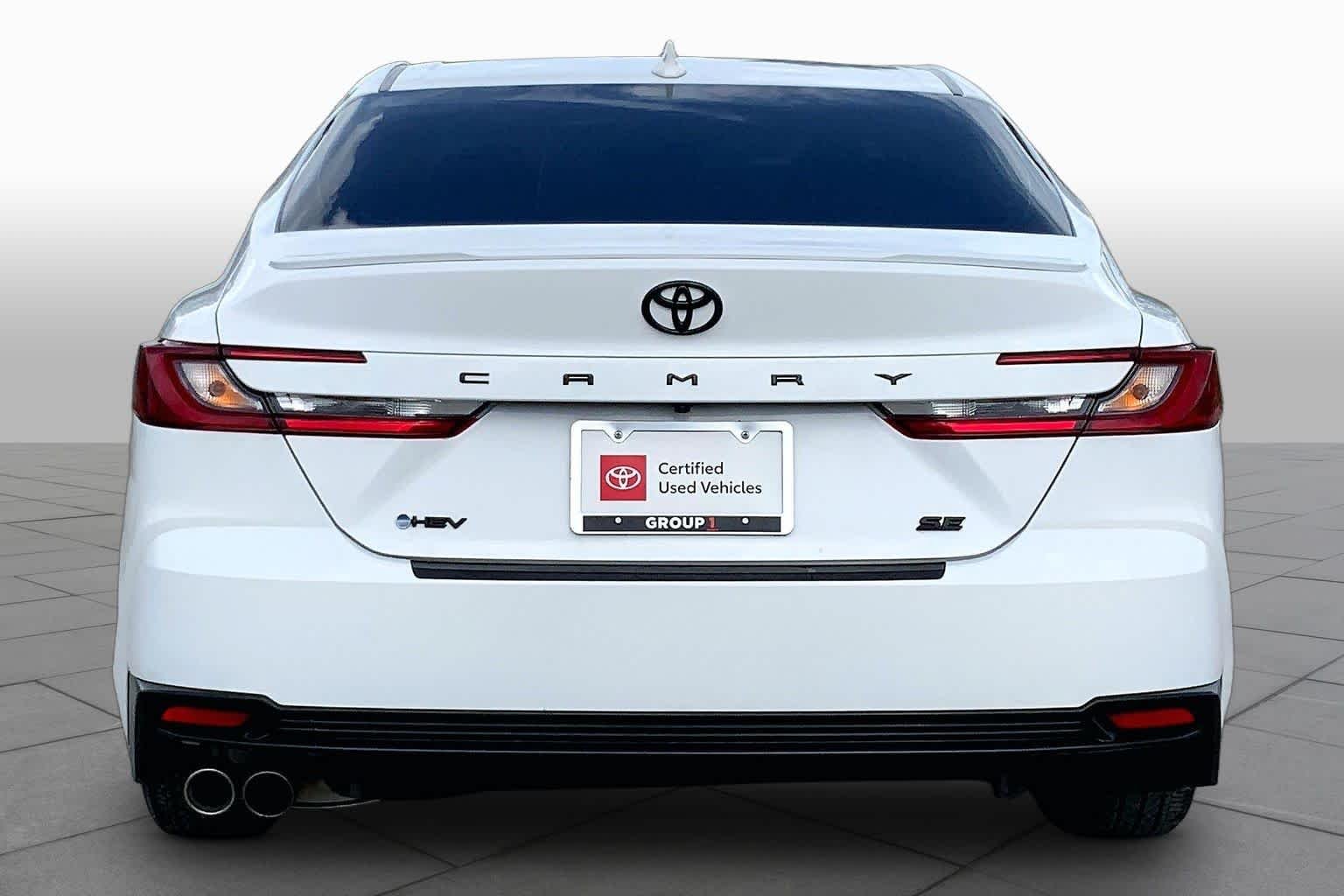 Used 2025 Ice Cap Toyota SE image 5