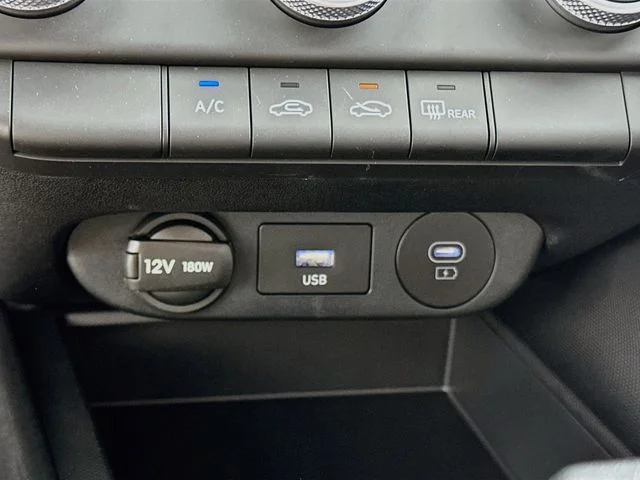 Certified Pre-Owned 2025 Hyundai Elantra SE