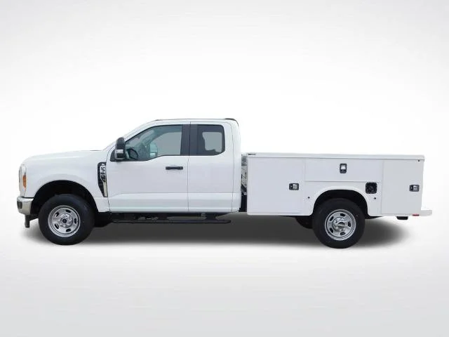 2025 Ford F-350 Super Duty Chassis Cab XL - Photo 42