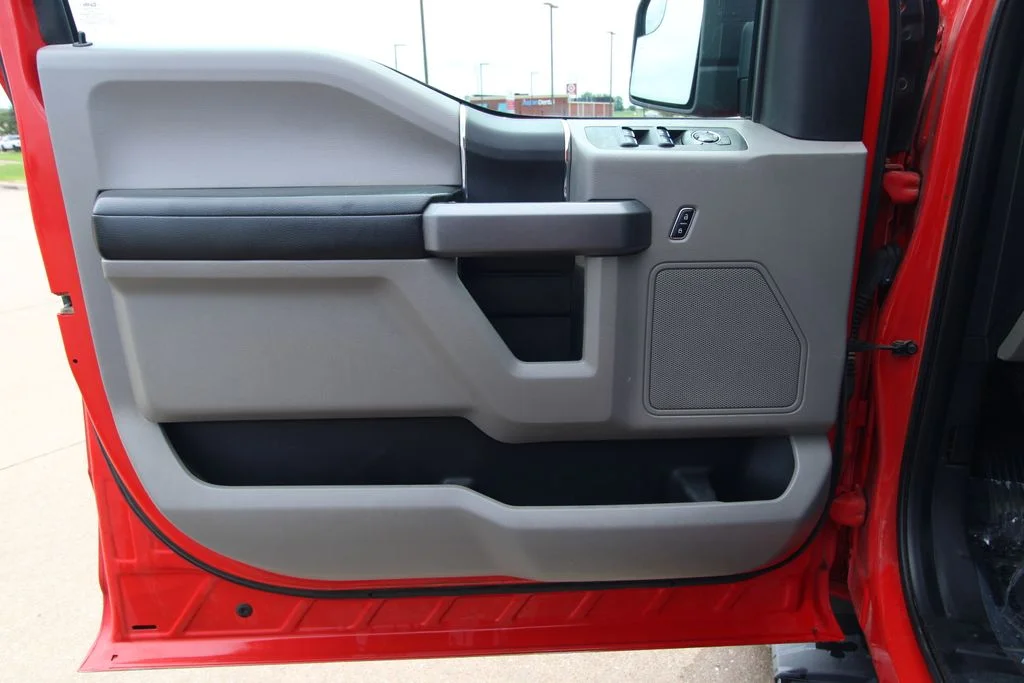 Used 2015 Red Ford XLT image 30