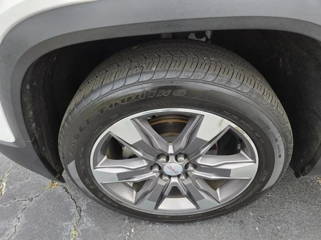 Used 2019 White GMC SLT-2 image 23