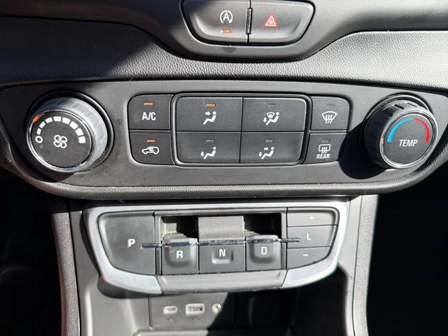 Used 2024 White GMC SLE image 21