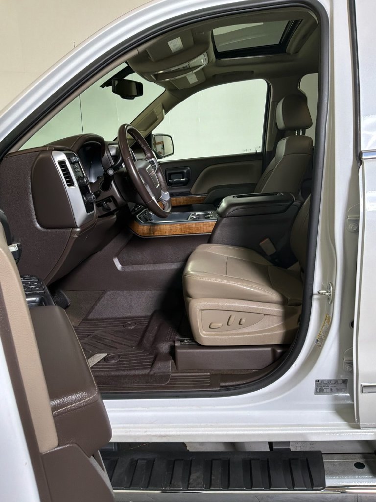 Used 2017 White GMC SLT image 15