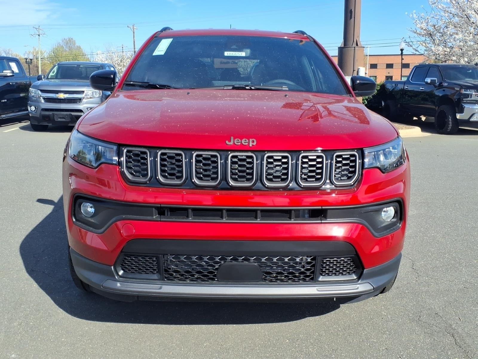 New 2026 Red Hot Pearl-Coat Exterior Paint Jeep Latitude Altitude image 13