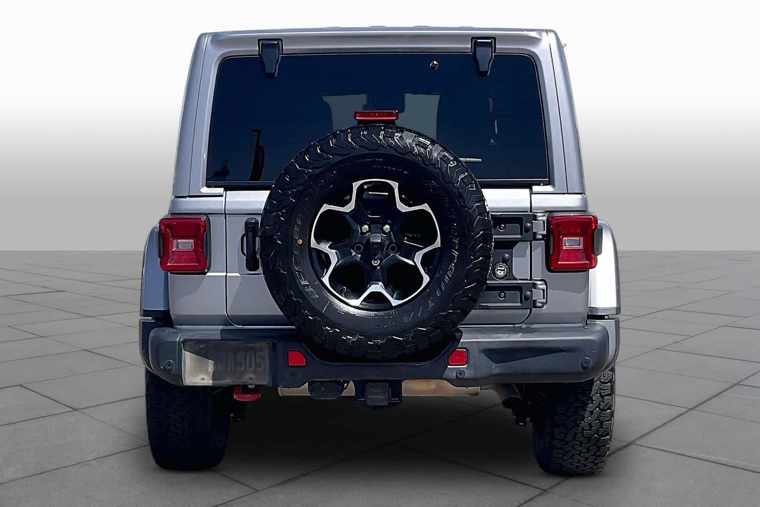 Used 2020 Billet Silver Metallic Clearcoat Jeep Recon image 5