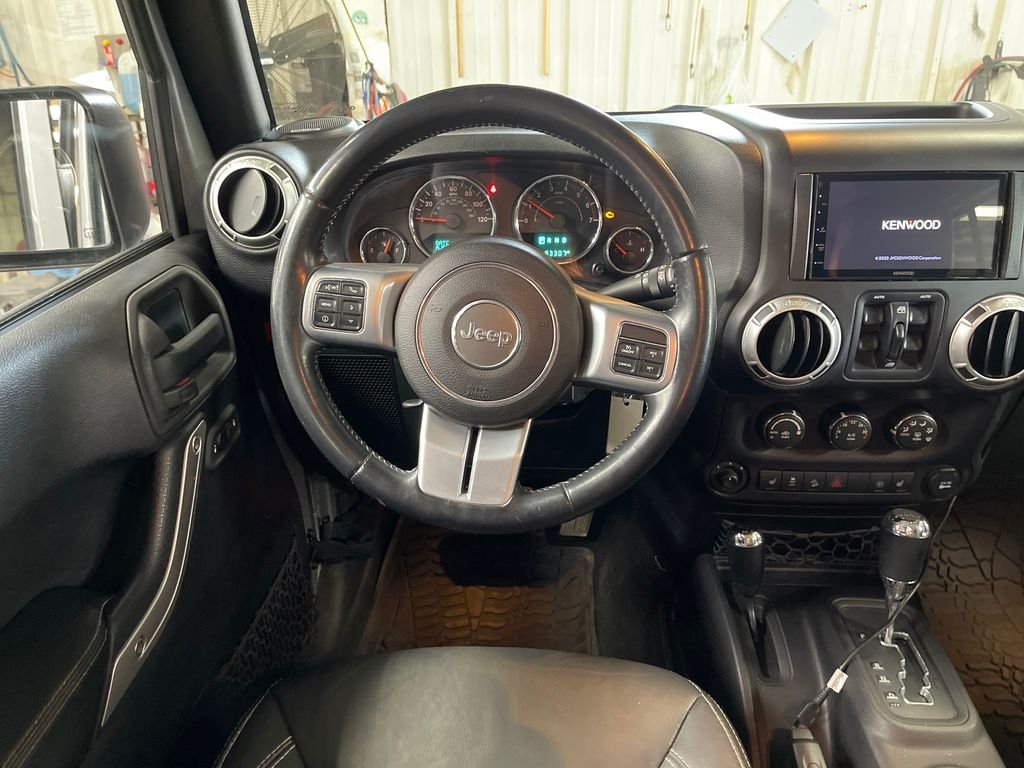 Used 2015 Silver Jeep Unlimited Rubicon image 17
