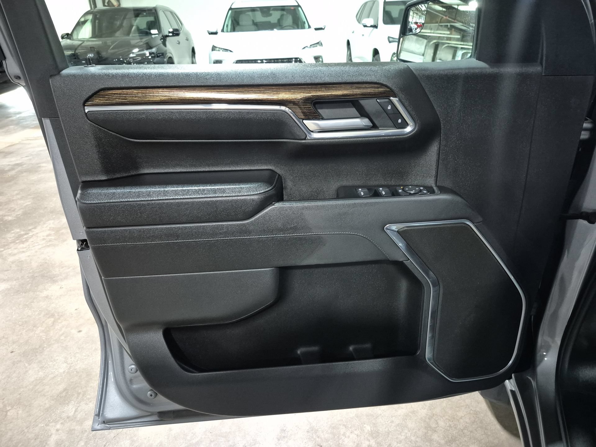 Used 2023 Gray GMC Elevation image 21