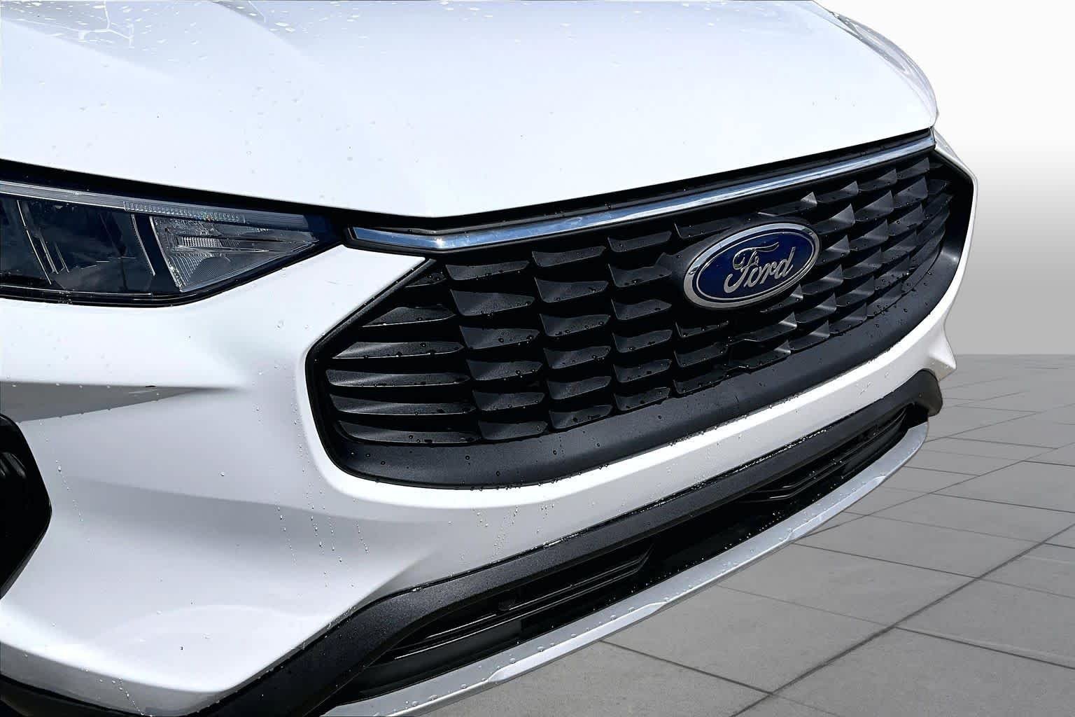 Used 2023 Oxford White Ford Active image 27