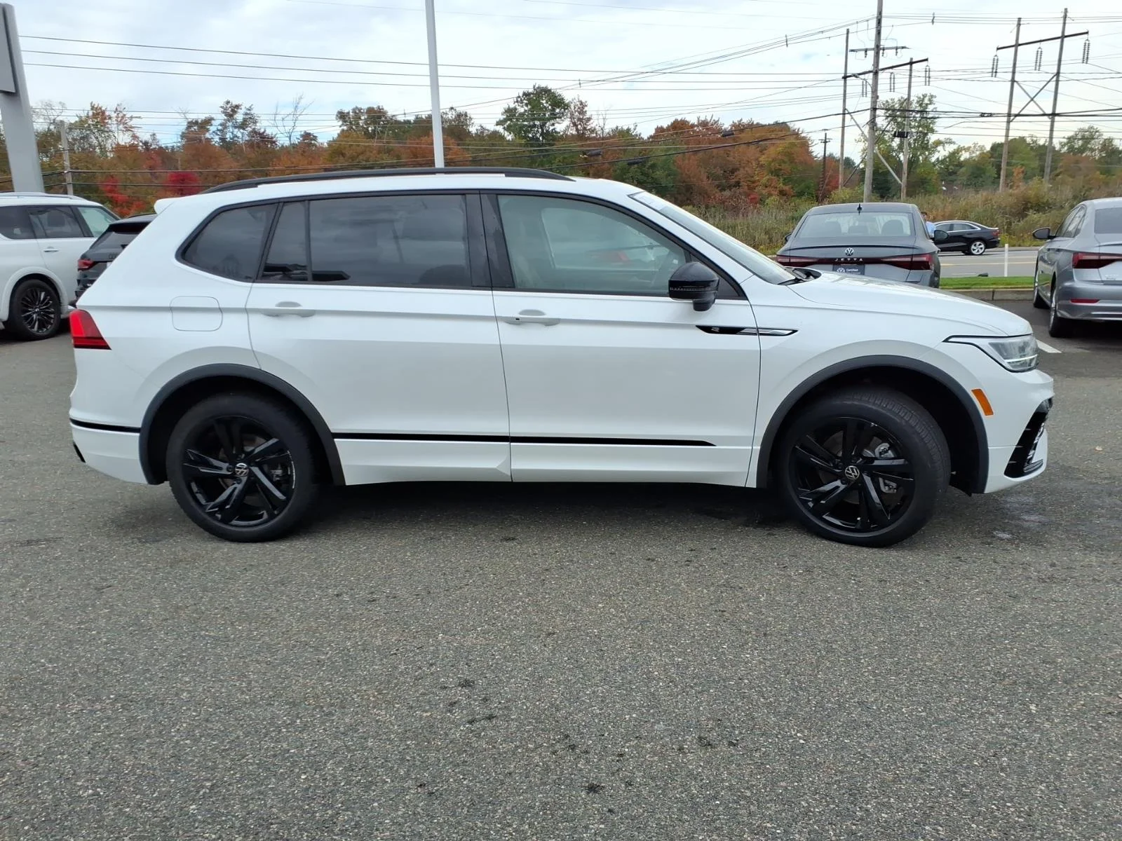 Certified Used 2024 OPAL WHITE PEARL EFFECT Volkswagen SE R-Line Black image 4