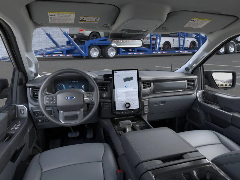 2025 Ford F-150 Lightning Flash - Photo 9