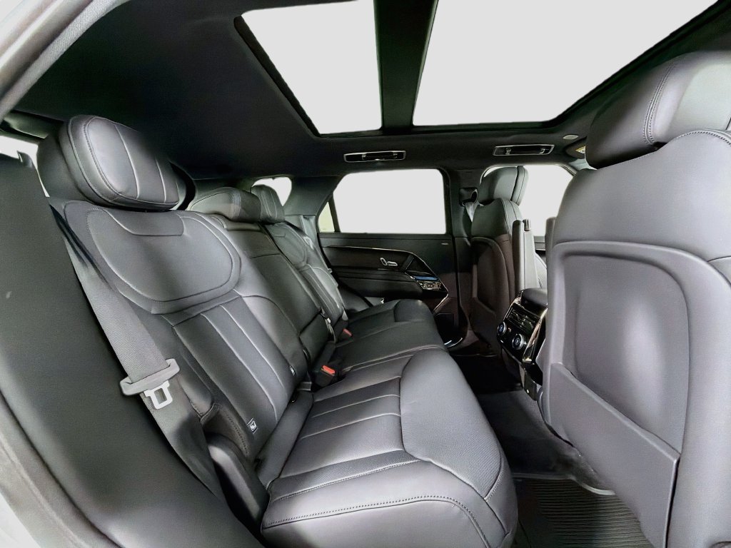 New 2027 Fuji White Land Rover Dynamic SE image 29