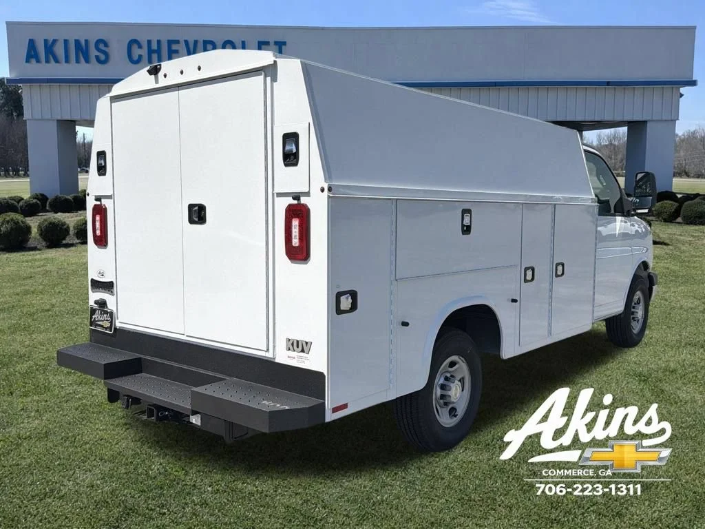 New 2026 Summit White Chevrolet 1WT image 5