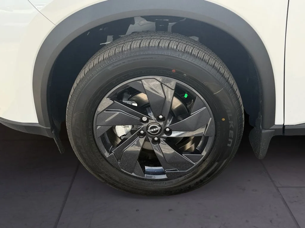 New 2026 Everest White Pearl TriCoat Nissan SV image 9