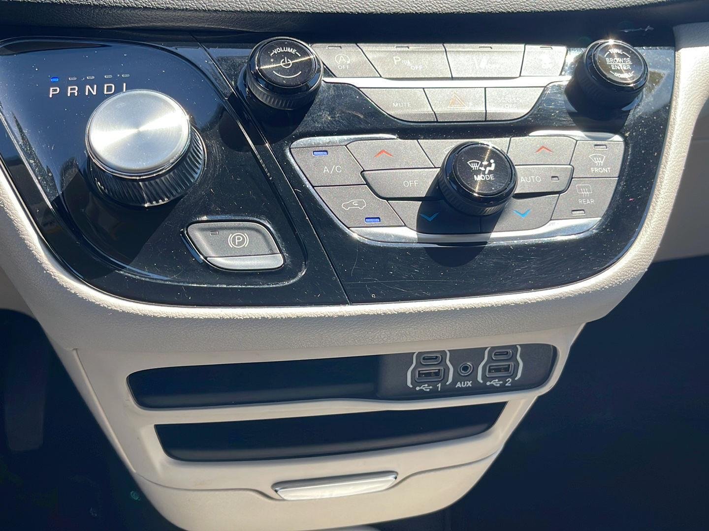 2023 Chrysler Pacifica Touring L - Photo 43