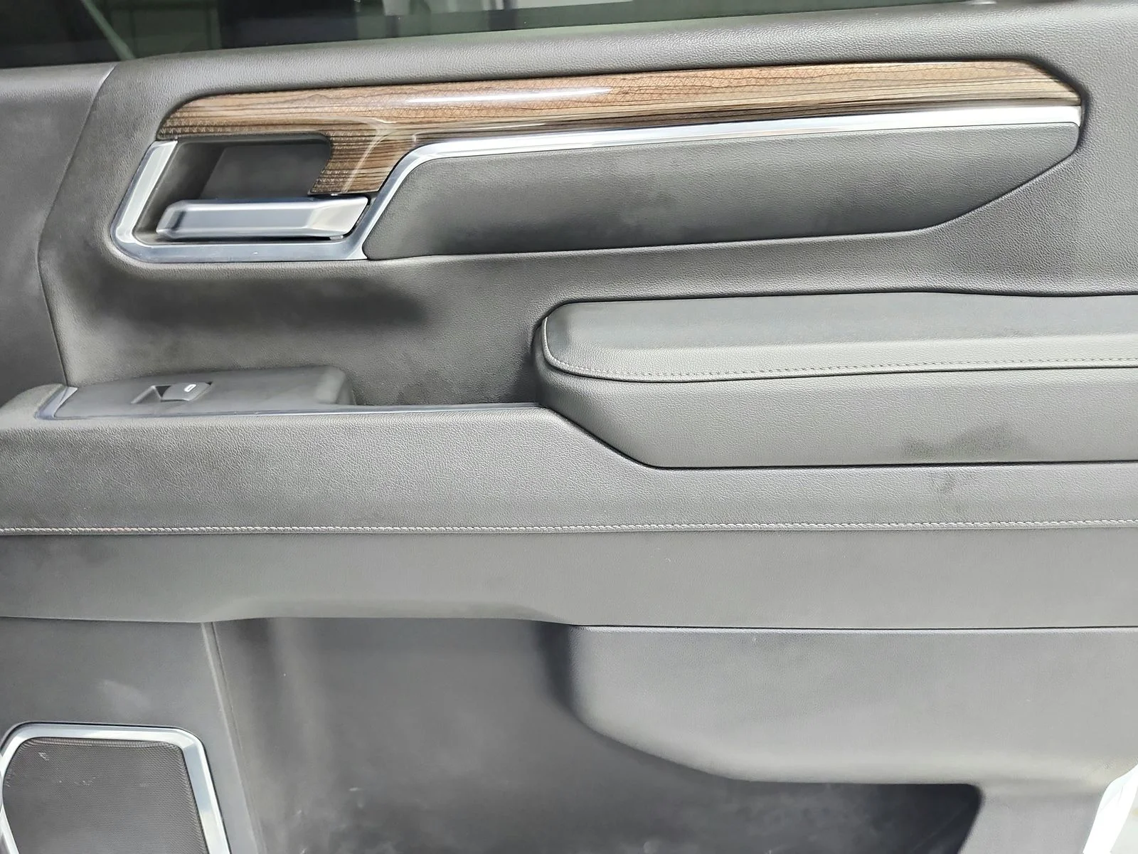 Used 2024 White Chevrolet LT image 45