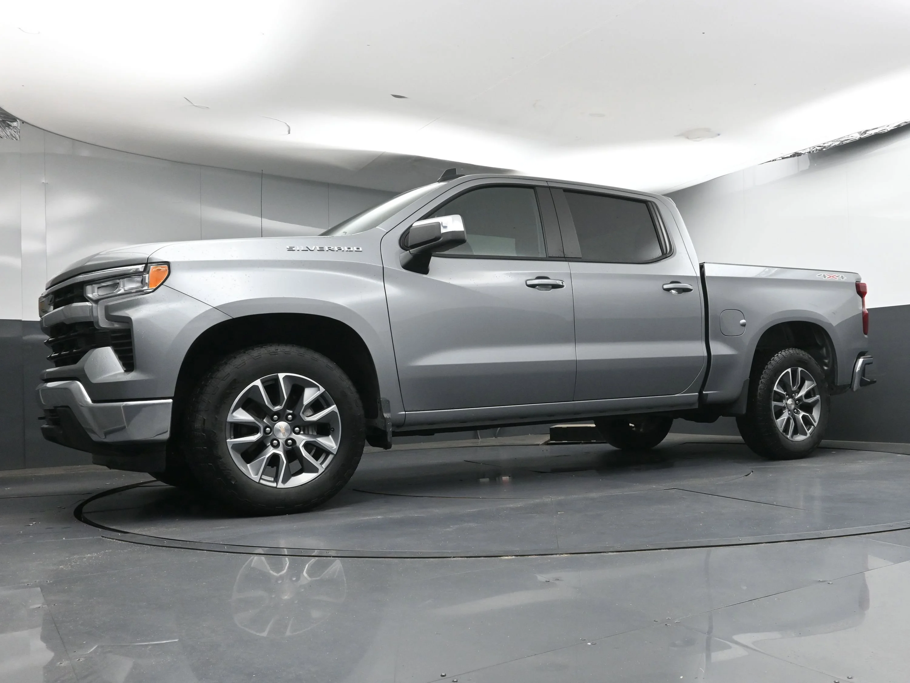 Used 2024 Sterling Gray Metallic Chevrolet LT image 21