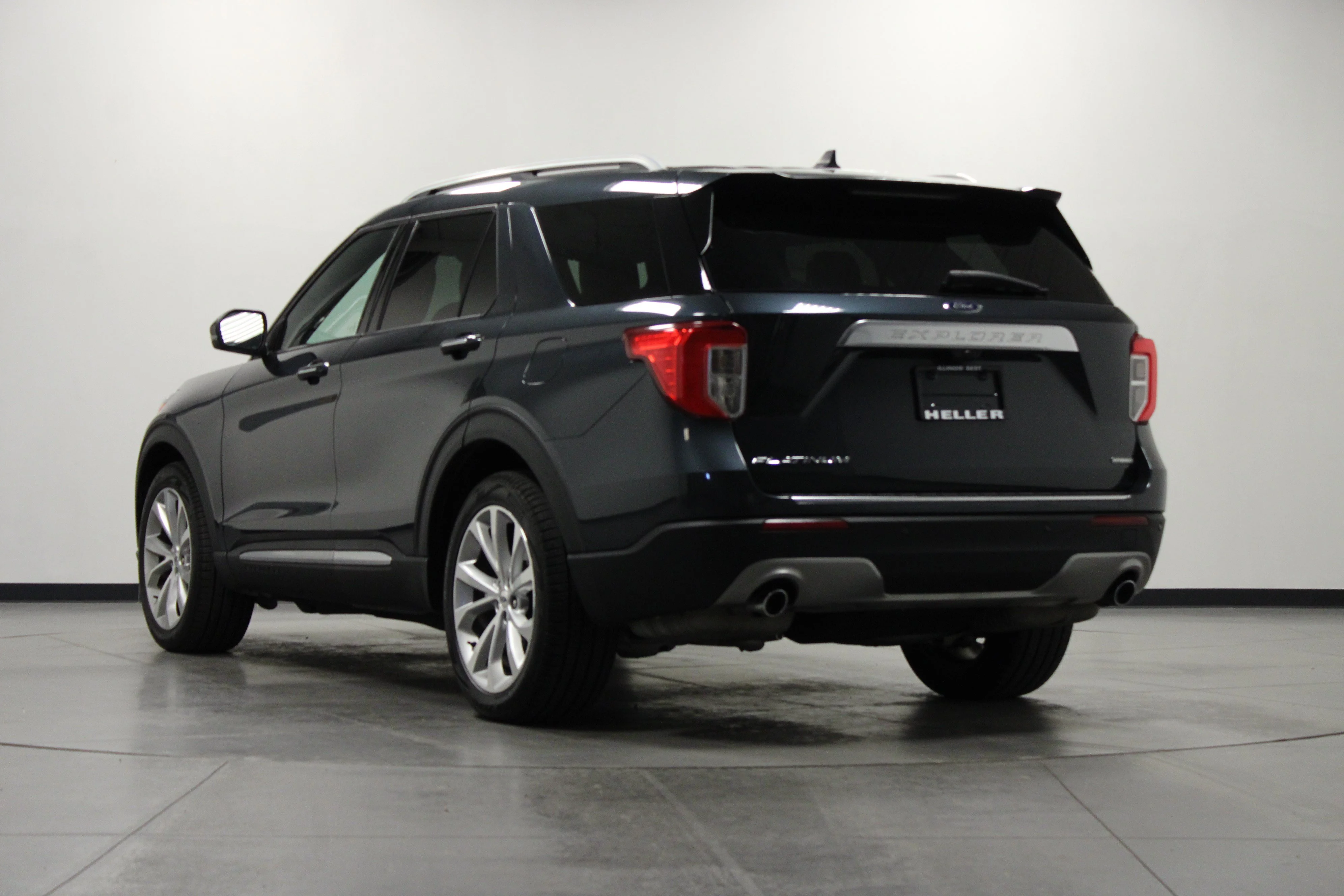 Used 2022 Blue Metallic Ford Platinum image 6
