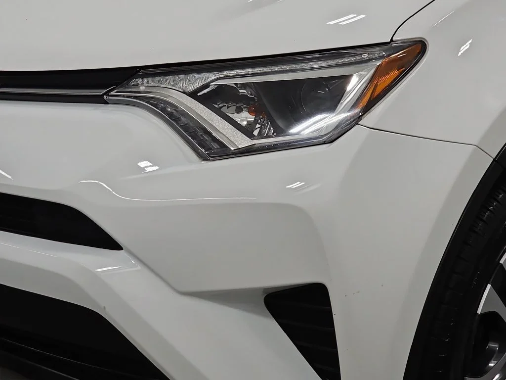 Used 2017 White Toyota LE image 33
