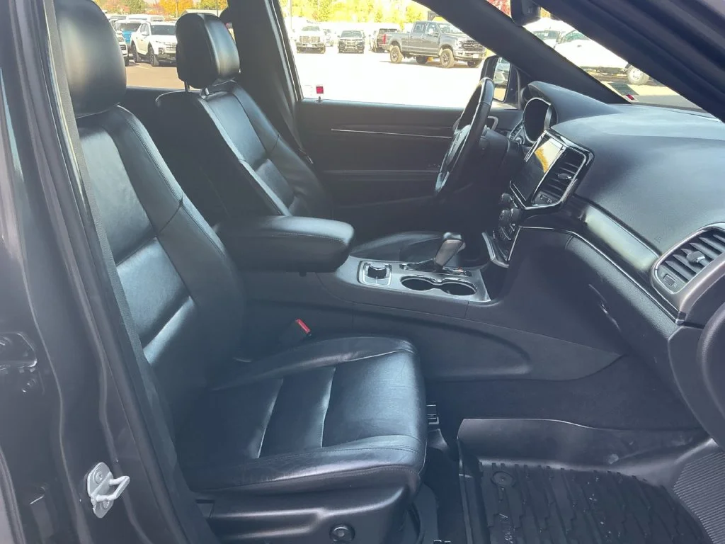 Used 2020 Gray Jeep Limited image 36