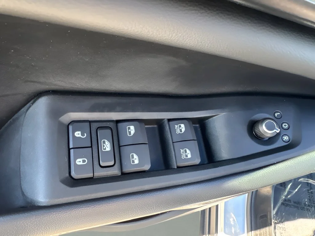 Used 2025 Silver Jeep Altitude image 25