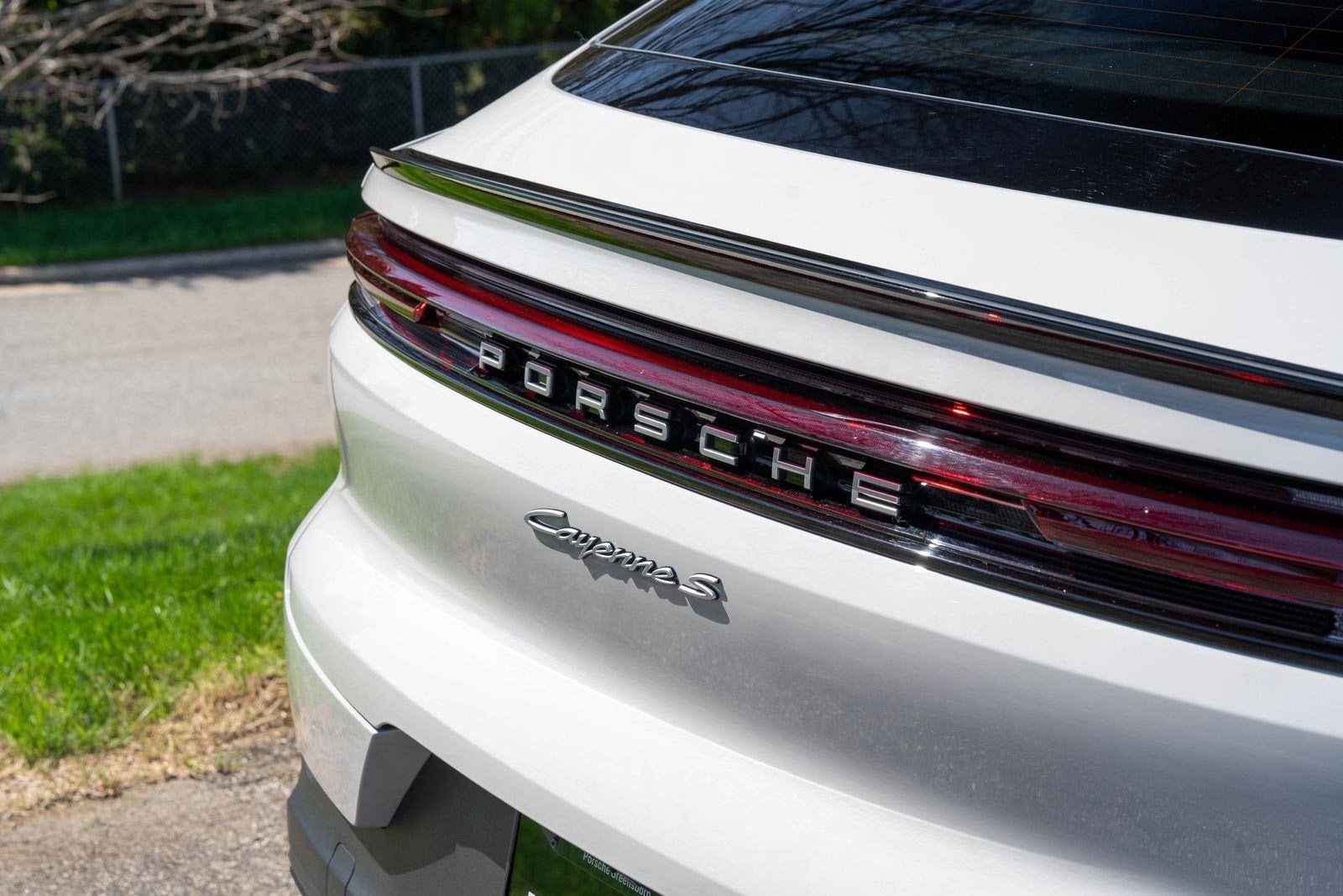 Used 2025 White Porsche S E-Hybrid Coupe image 15