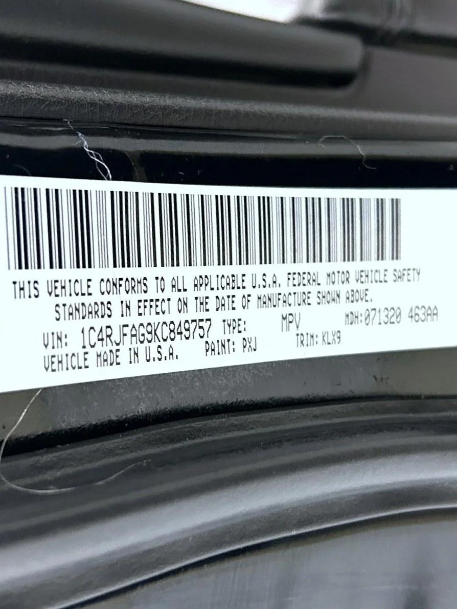 Used 2019 Black Jeep Altitude image 26