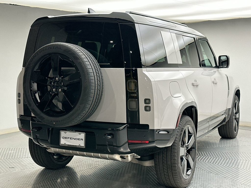New 2026 Borasco Grey Land Rover X-Dynamic SE image 3