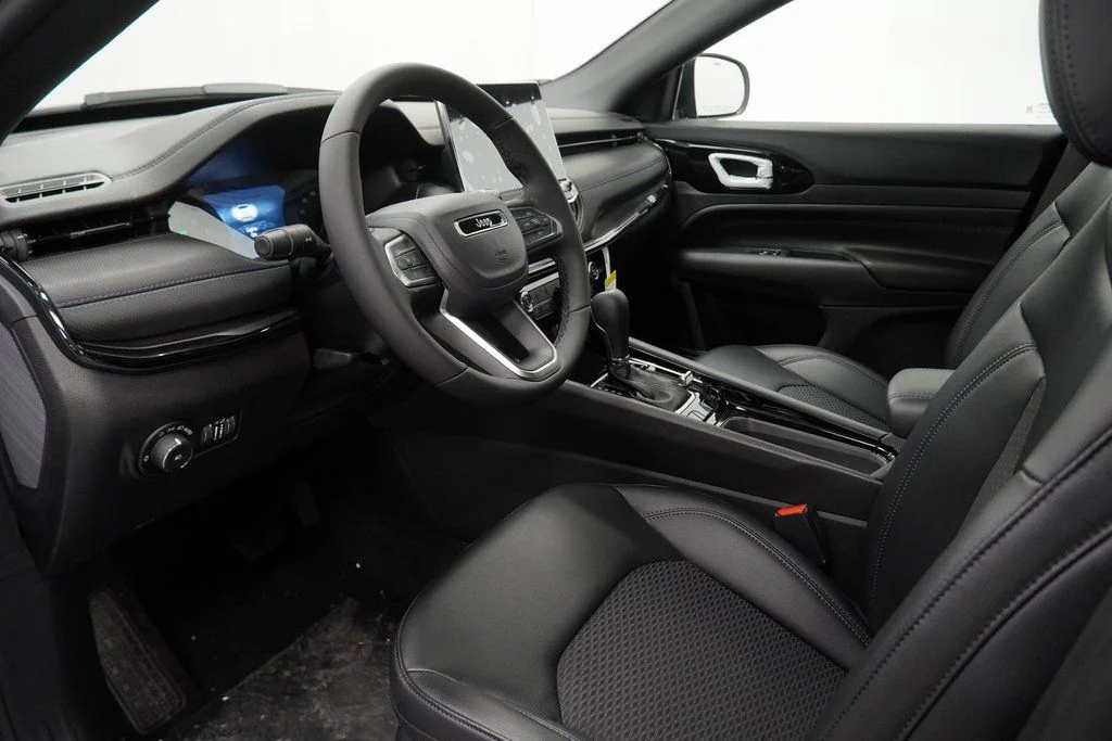 New 2026 Hydro Blue Pearlcoat Jeep Latitude image 18