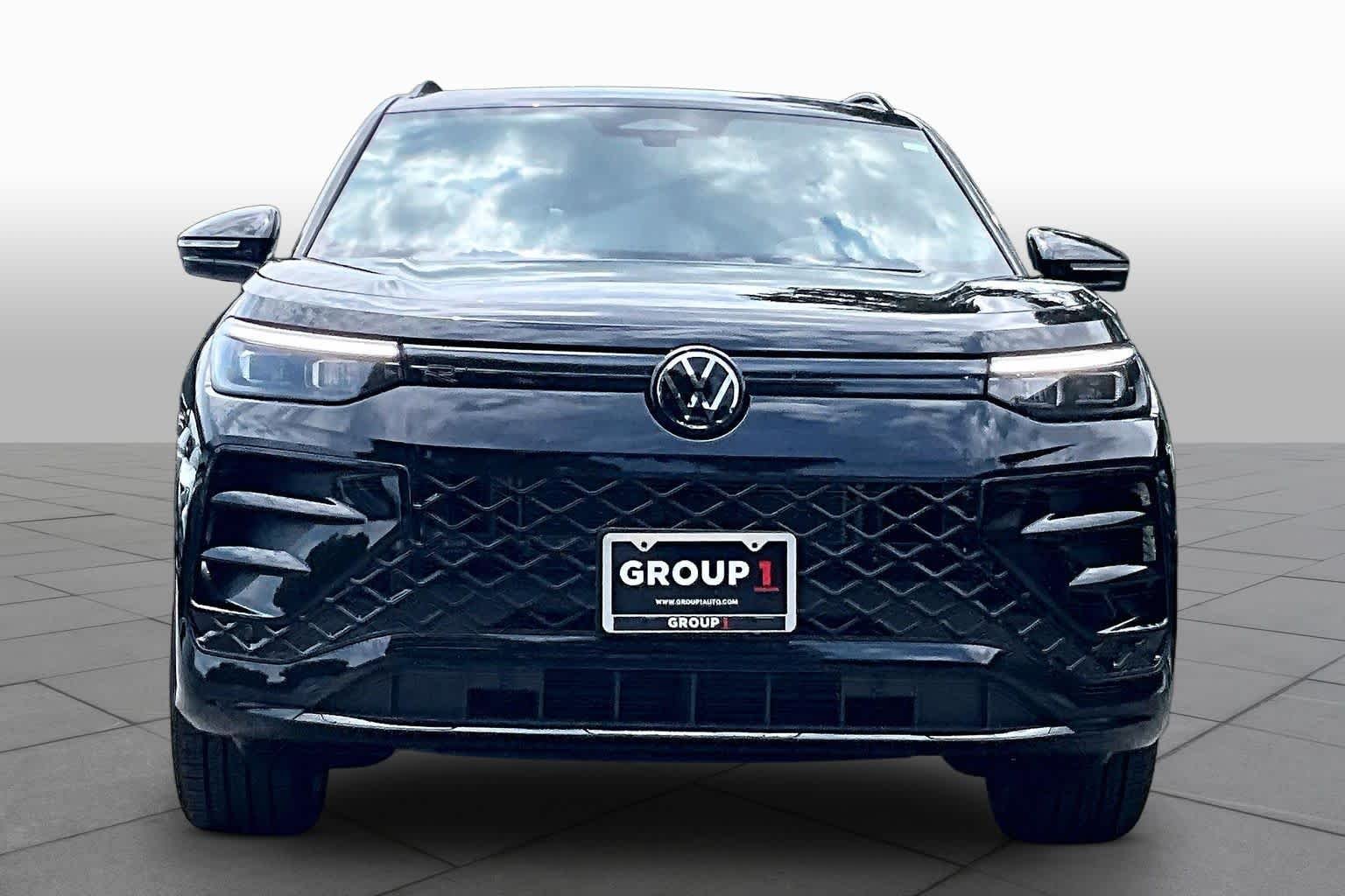 New 2026 Deep Black Pear Volkswagen 2.0T SE R-Line Black image 3