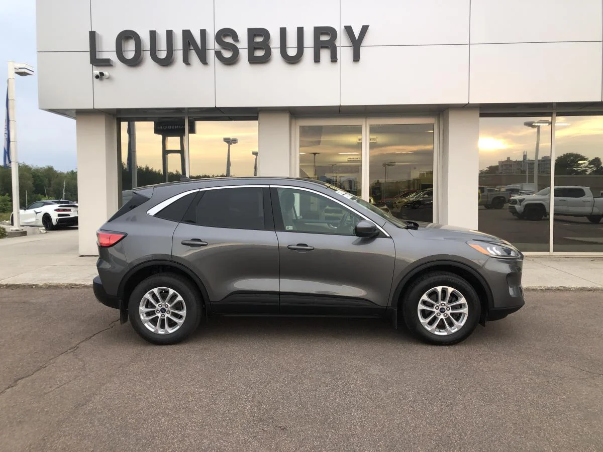 Used 2021 Grey Ford SE AWD image 2