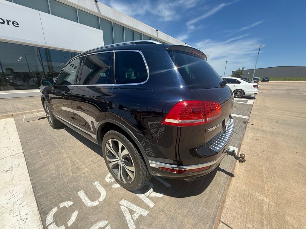 Used 2017 Moonlight Blue Volkswagen V6 image 7