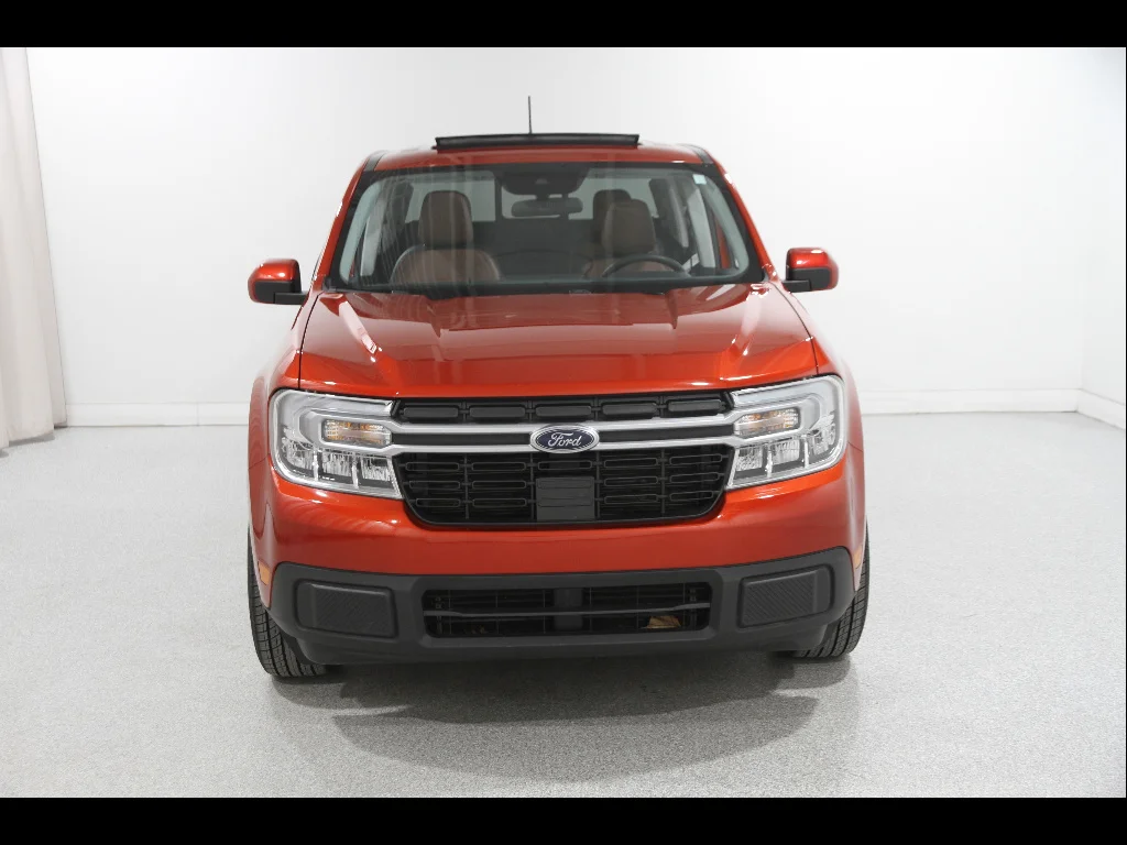 Used 2022 Hot Pepper Red Metallic Tinted Clearcoat Ford Lariat image 2