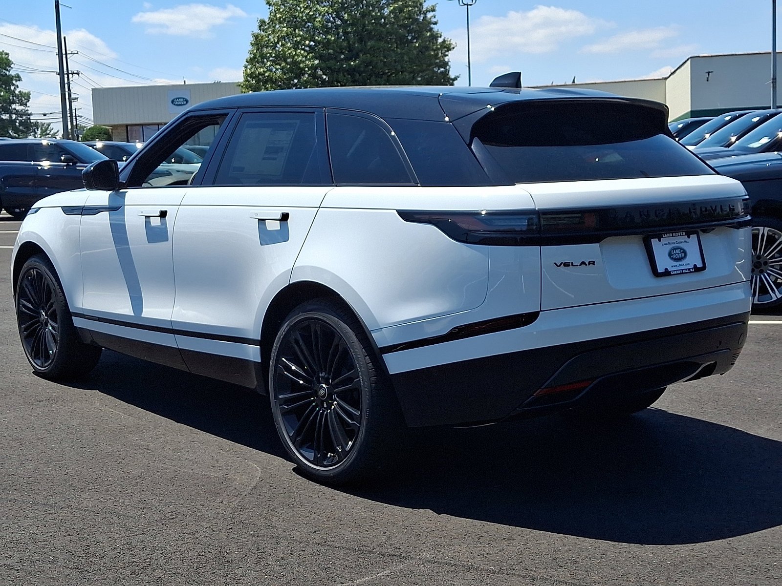 New 2026 Fuji White Land Rover Belgravia Edition image 4