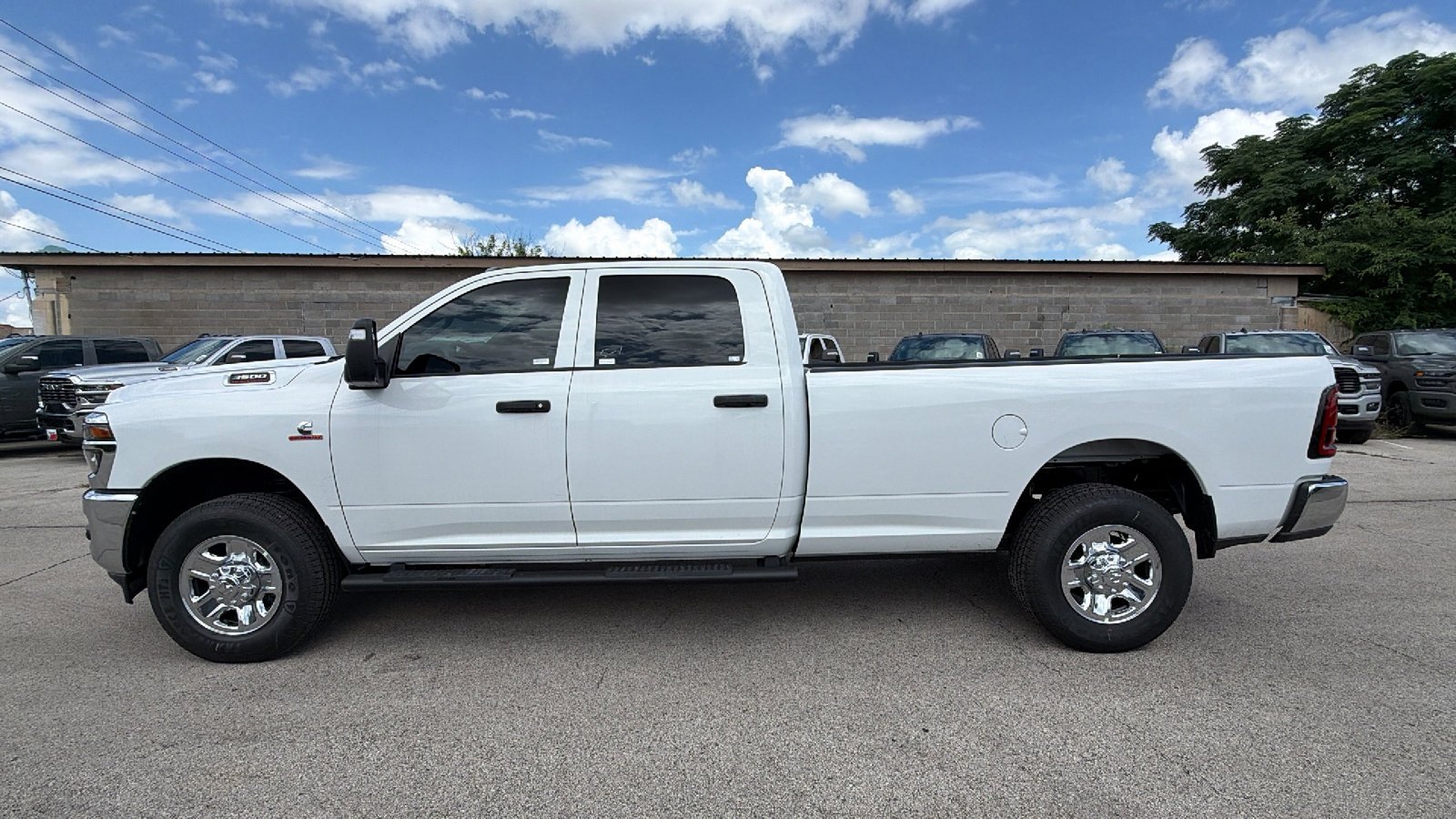 New 2026 Bright White Clear-Coat Exterior Paint RAM Tradesman image 8