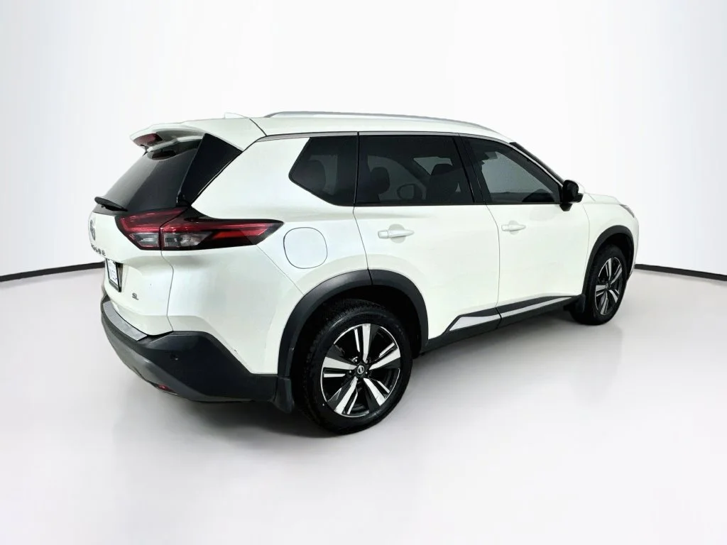 Used 2021 White Nissan SL image 7