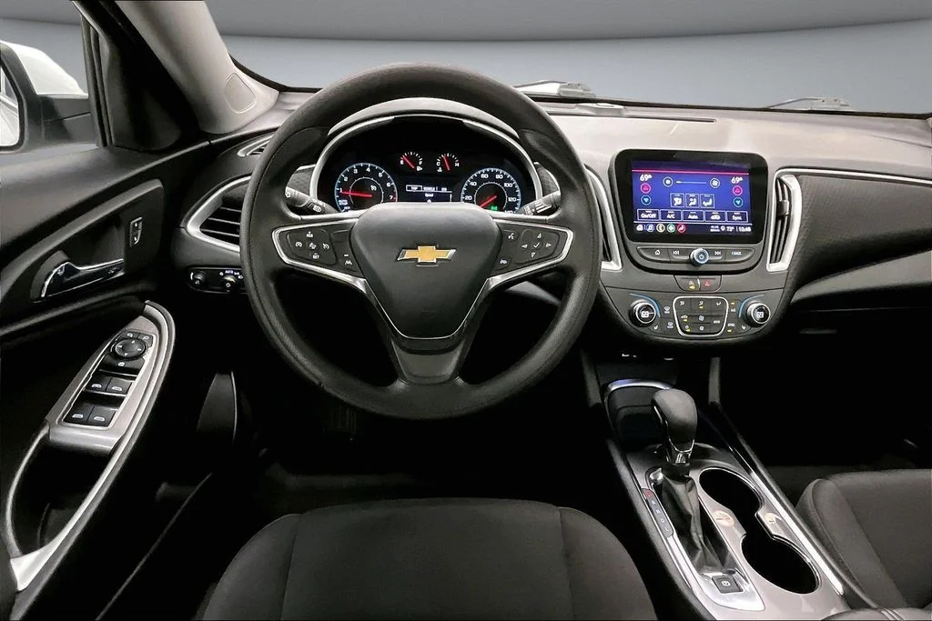 Used 2023 White Chevrolet LT image 8