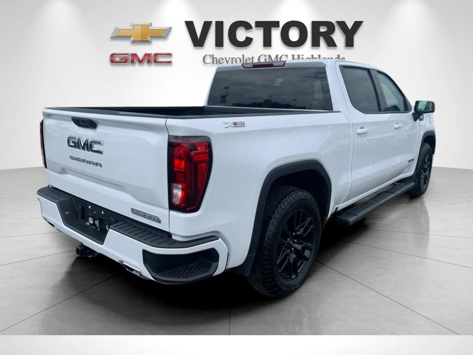 Used 2023 SUMMIT WHITE GMC Elevation image 3