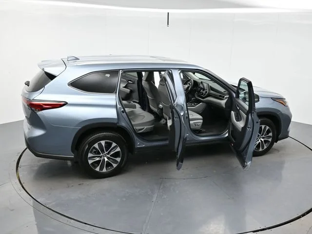 Used 2022 Moon Dust Toyota XLE image 46