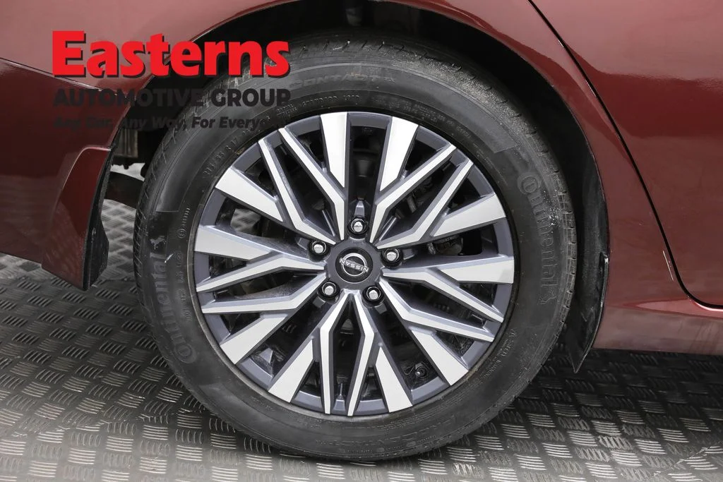 Used 2023 Red Nissan 2.5 SV image 30