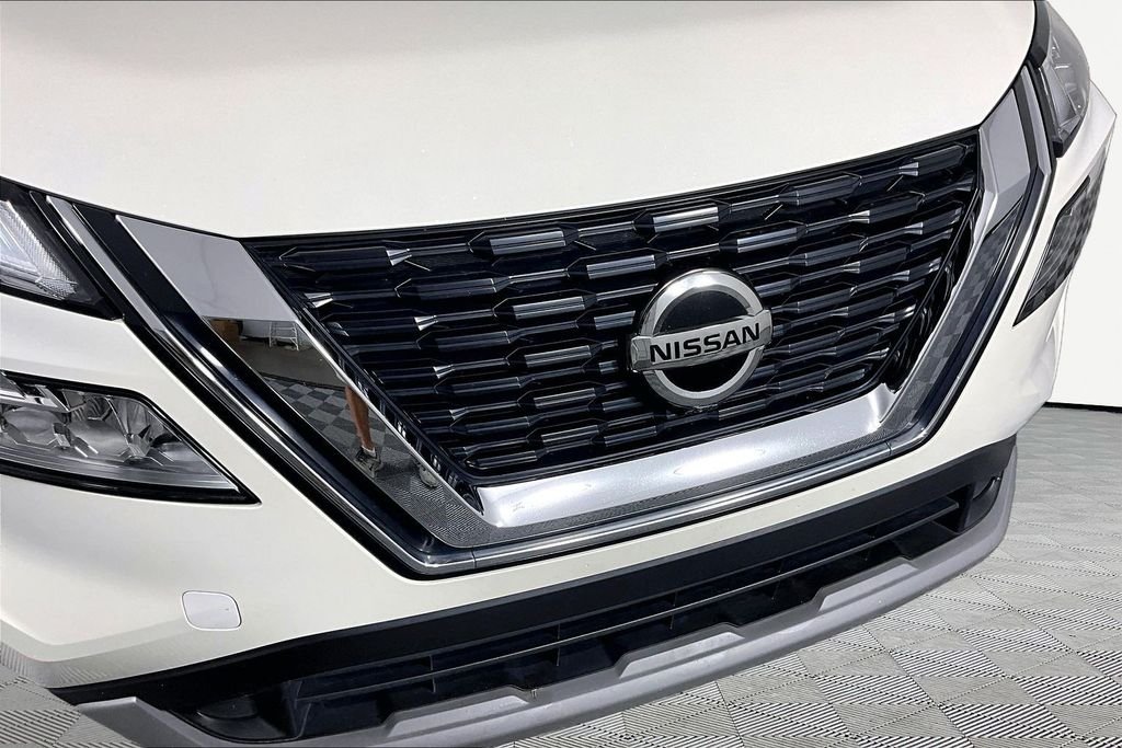 Certified Used 2021 White Nissan SV image 29