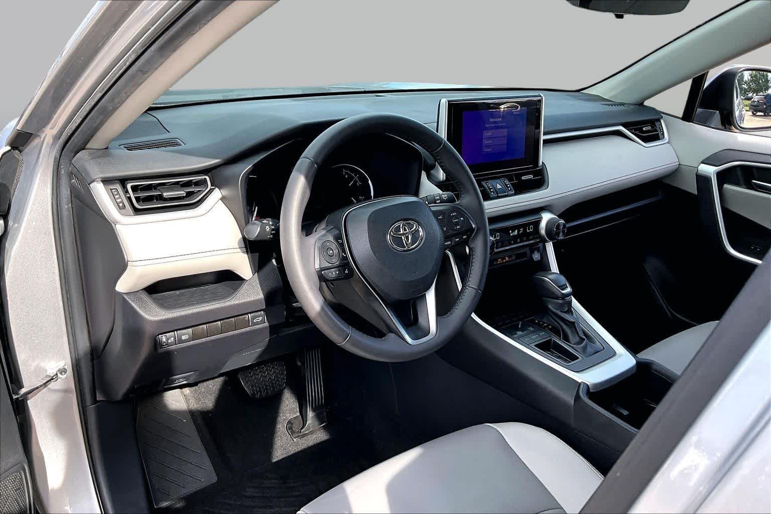 Used 2024 Silver Sky Metallic Toyota XLE Premium image 18