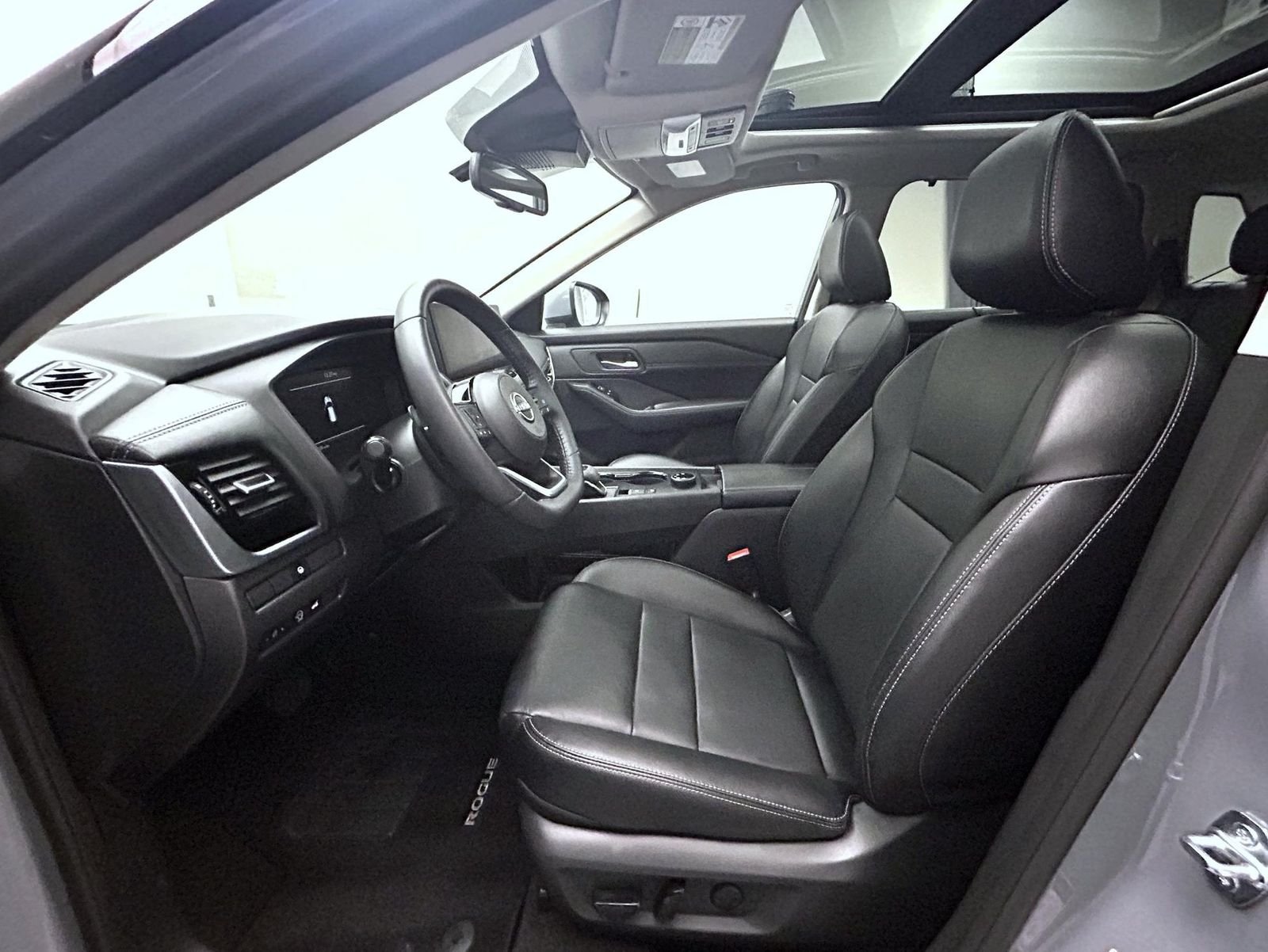 Used 2024 Gray Nissan SL image 10