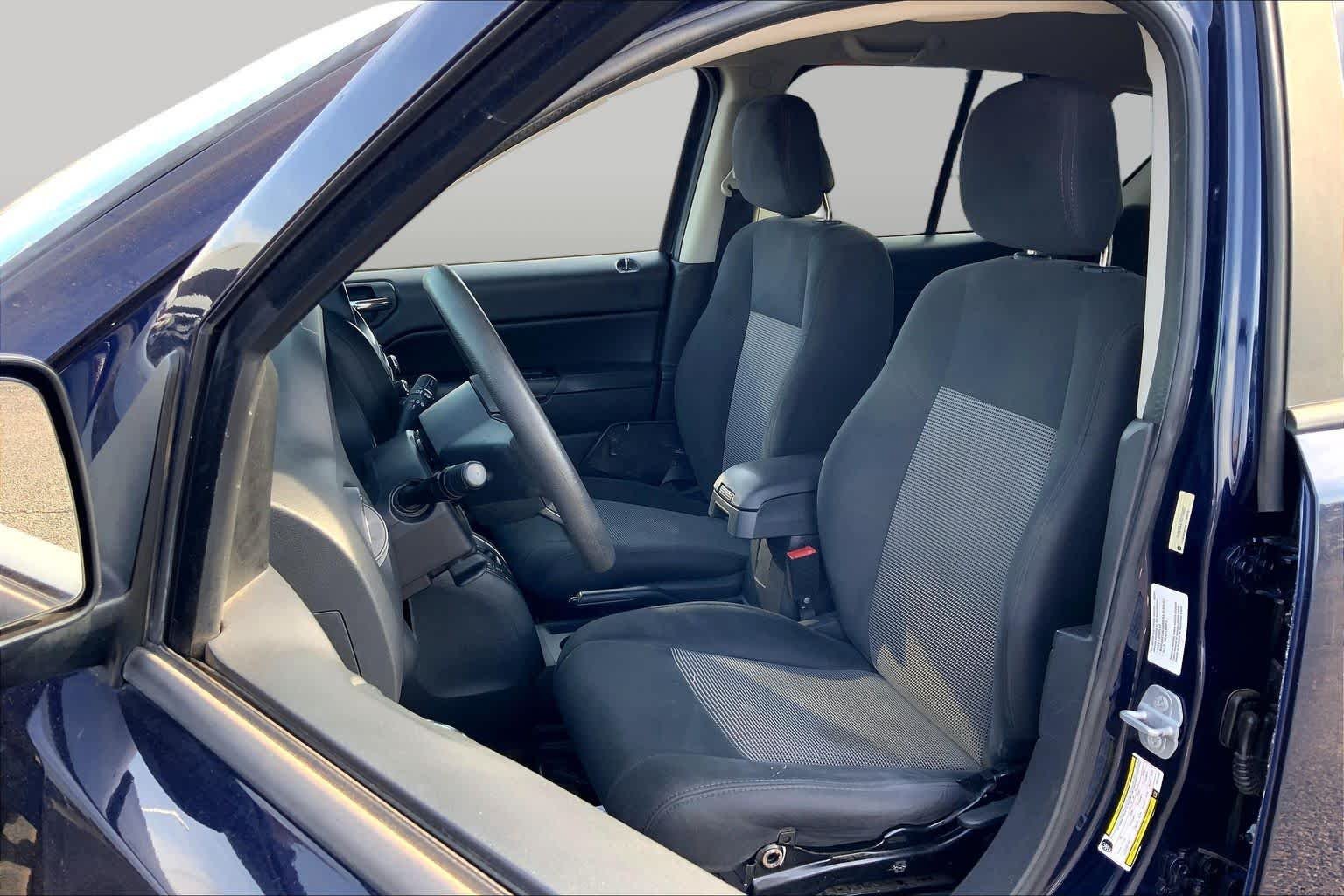 Used 2014 True Blue Pearlcoat Jeep Sport image 8