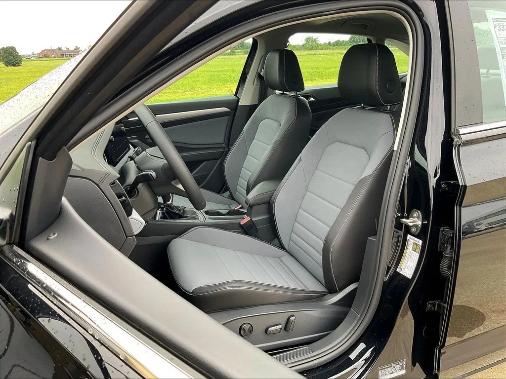 New 2026 Black Volkswagen 1.5T SE image 9