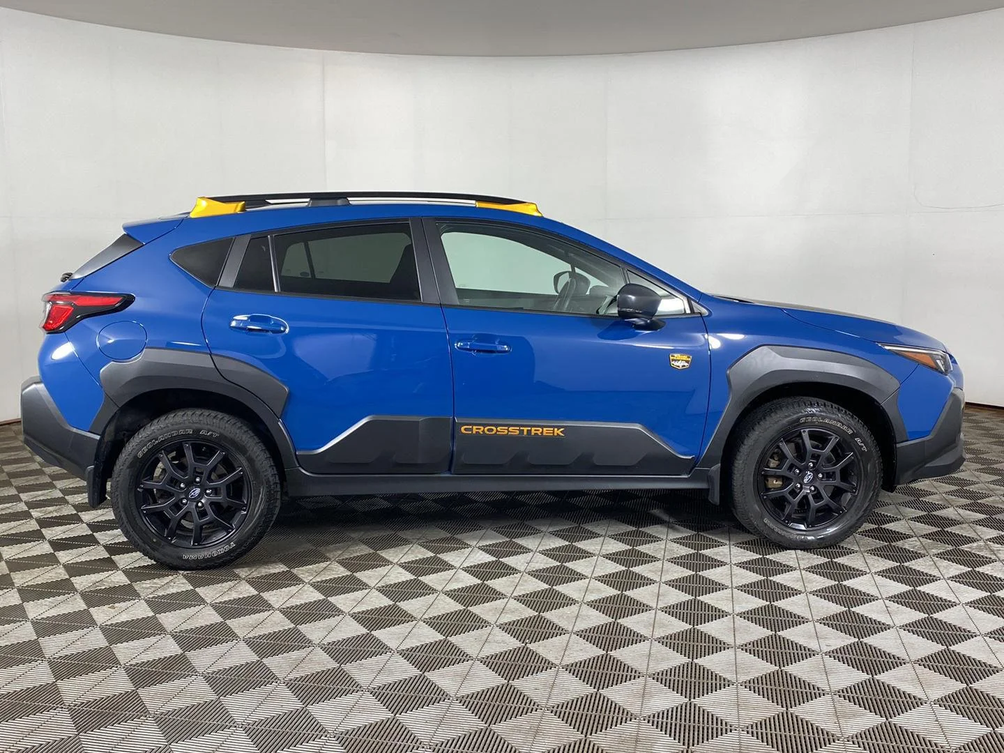 Used 2024 Geyser Blue Pearl Subaru Wilderness image 4