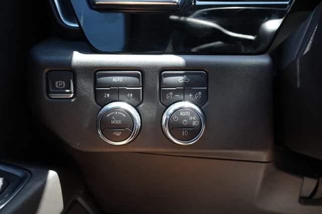 Used 2022 Silver GMC Elevation image 15