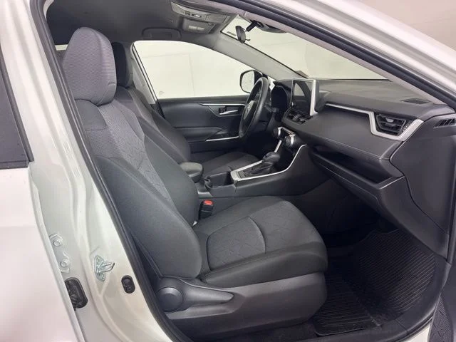 Used 2025 Ice Toyota XLE image 4