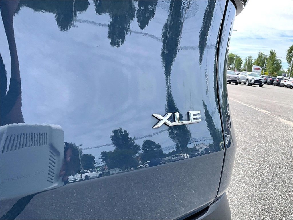 Used 2025 White Toyota XLE image 30