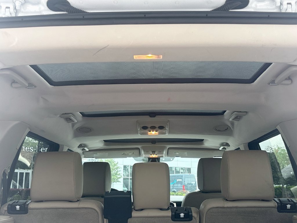 Used 2012 White Land Rover V8 image 35